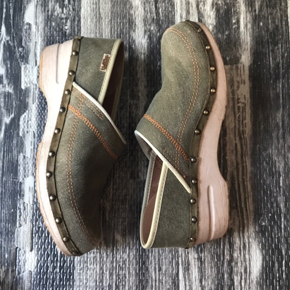 Dansko Shoes - Dansko canvas clog olive green